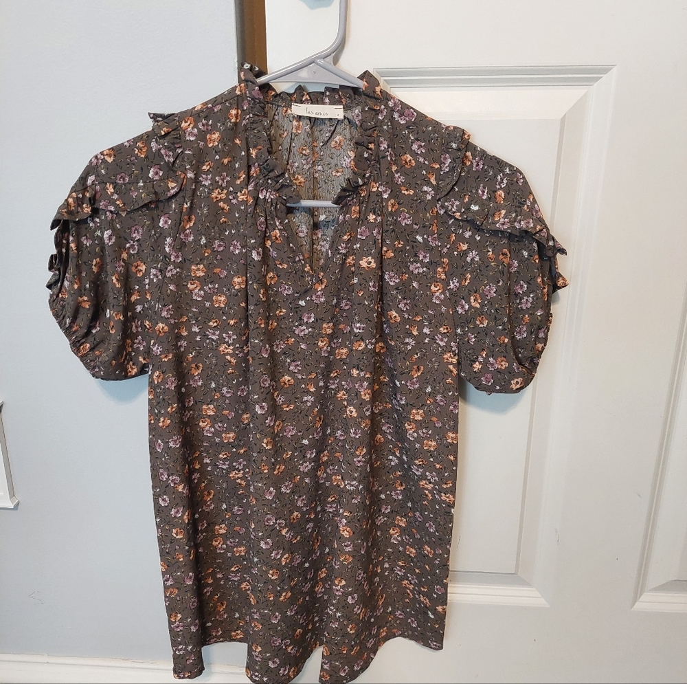 Les Ames Cap Sleeve Floral Top